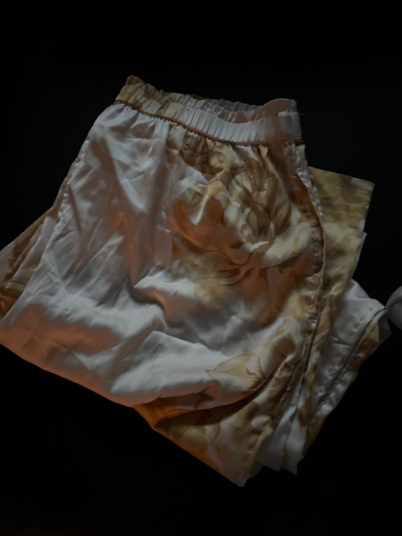 S-Beige and white with a marble pattern Silk or satin-like fabric Pants