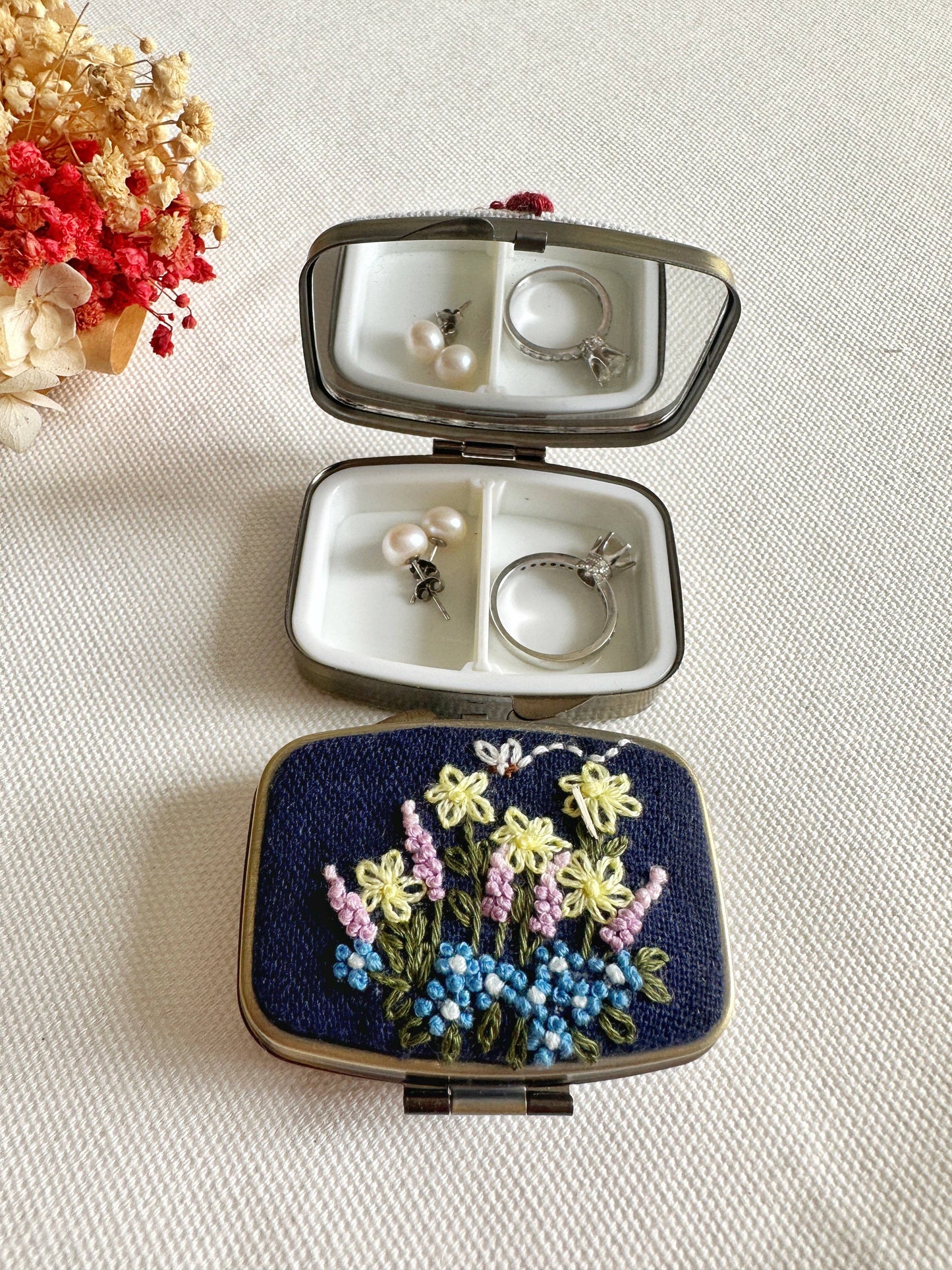 Quince Fables - Floral Embroidered Rectangle Mini Jewelry Box With Mirror ✅