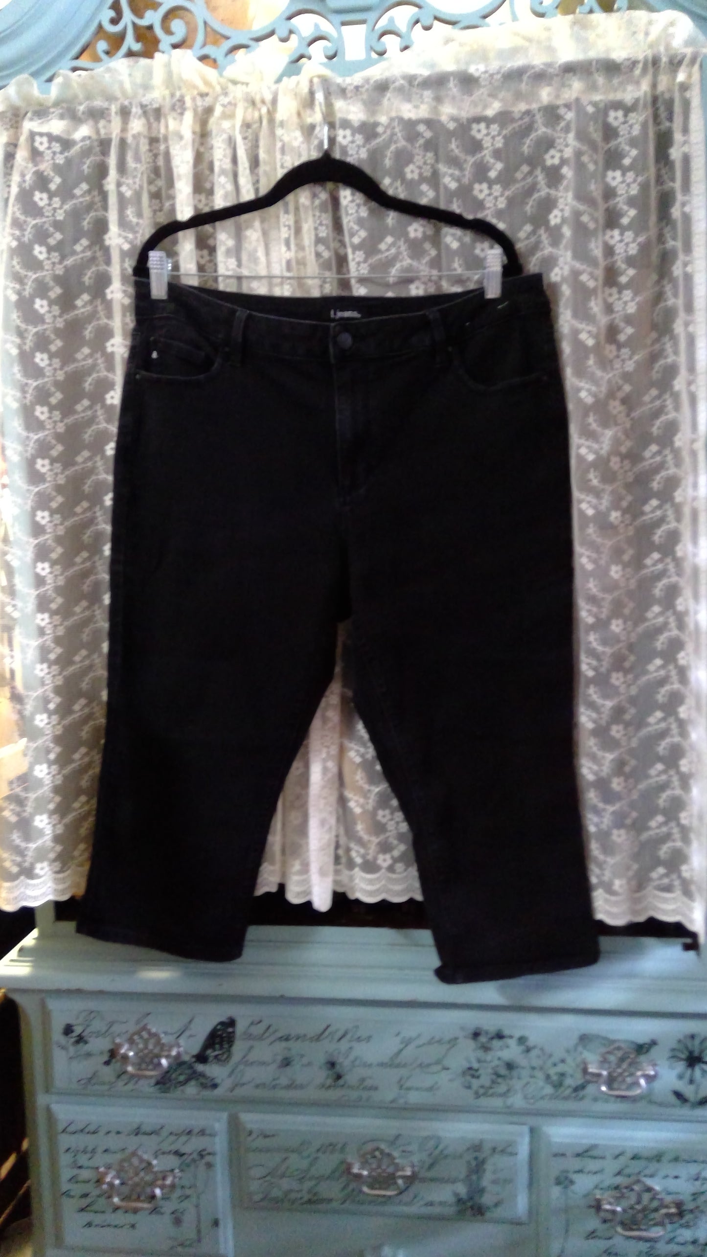 Black Capri's