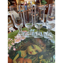 Load image into Gallery viewer, Clear Vintage Champagne Drinking Glasses Set of 4