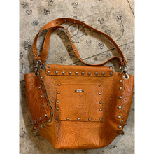Load image into Gallery viewer, Huarache Studios Leather Studded Purse