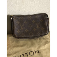 Load image into Gallery viewer, Huarache Studios Leather Studded Purse