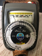 Load image into Gallery viewer, 1970s Gossen Luna Professional Black Model in Original Genuine Leather Red Velvet Case, Made in Germany