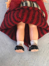 Load image into Gallery viewer, Vintage Pilgrim Doll, Blinking Eye Doll, Hard Plastic Pilgrim Doll, Pilgrim Doll in Vintage Linen or Burlap Dress and Felt Hat