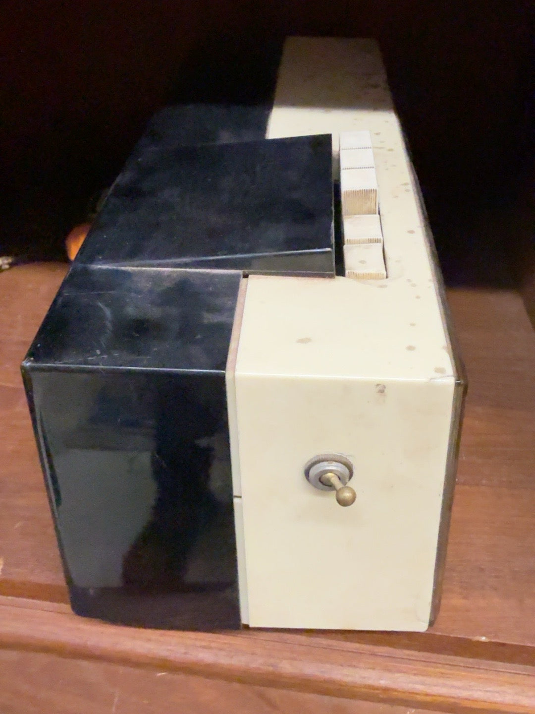 Vintage Bulova Model 100 AM Tube Alarm Clock Radio