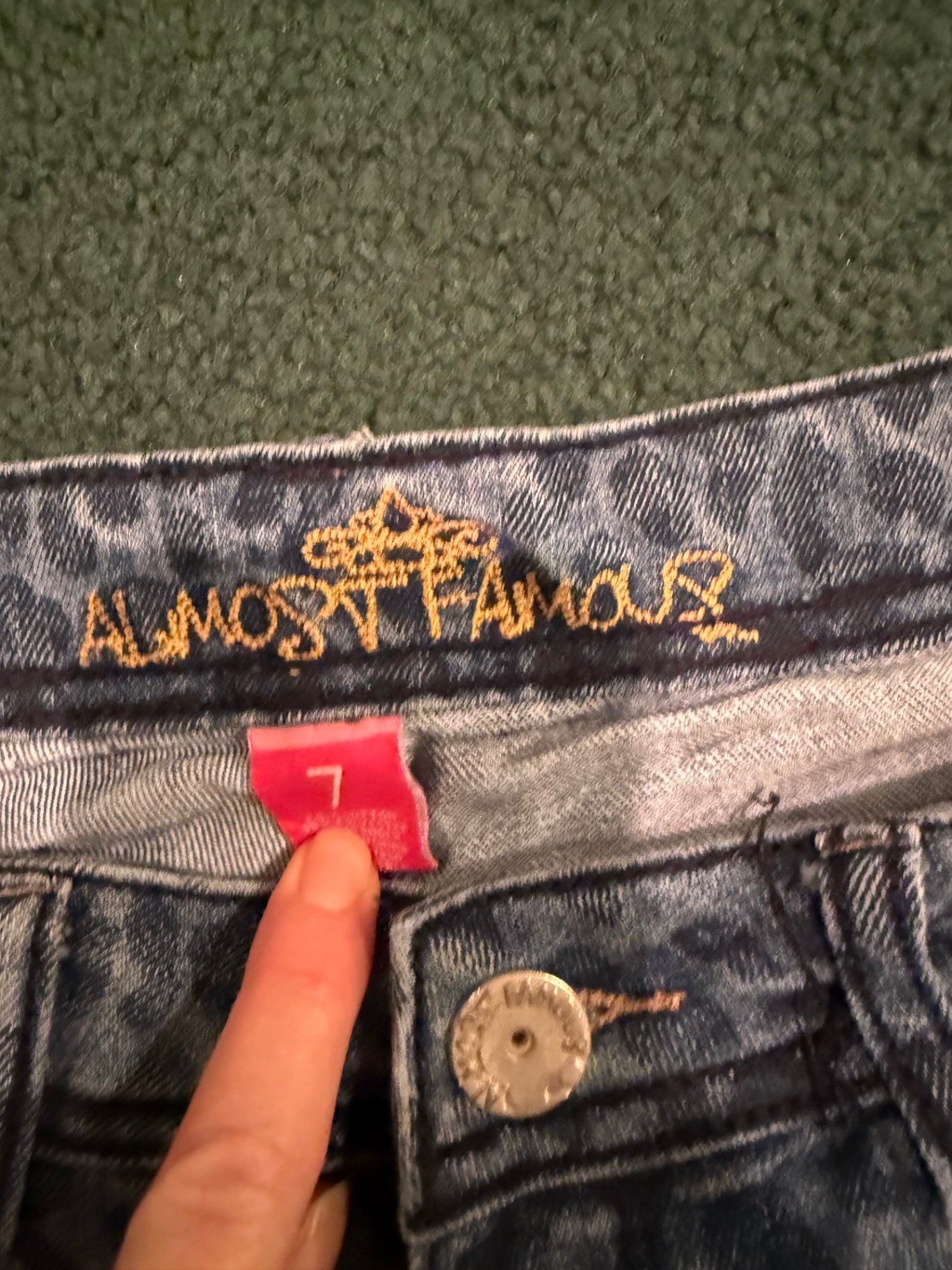 S-Almost famous Denim leopard Denim 7 Jeans