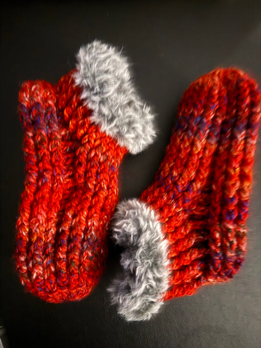 Luster & Loom Red and Gray Yarn and Faux Fur homemade S/M Slippers New without tags