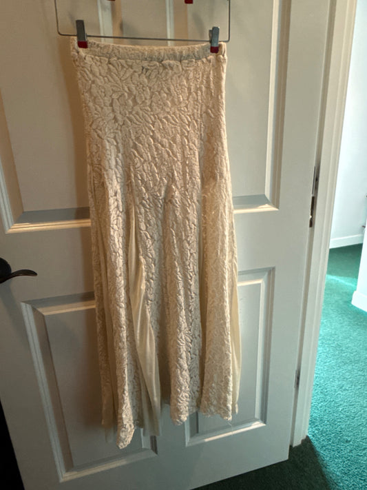 S-Beige Lace Skirt
