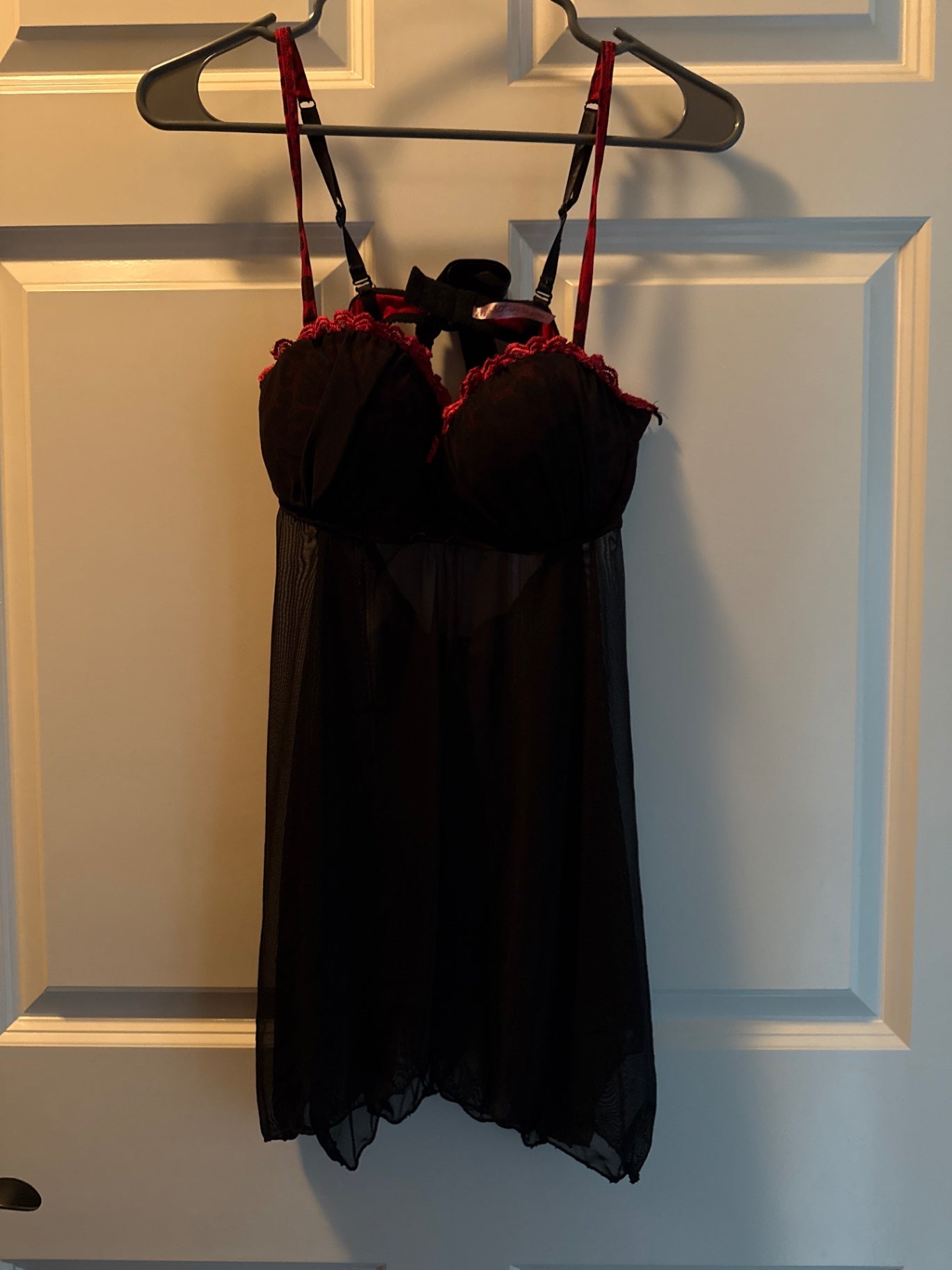 S-Victorias secret Black and Red Nylon/Sheer Fabric with Lace Accents Lingerie