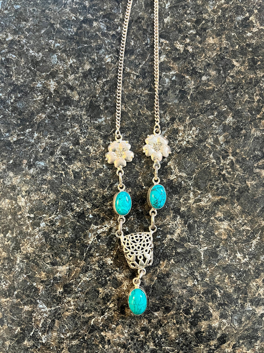 Handmade Luster and Loom Flowers with Gemstones Necklace