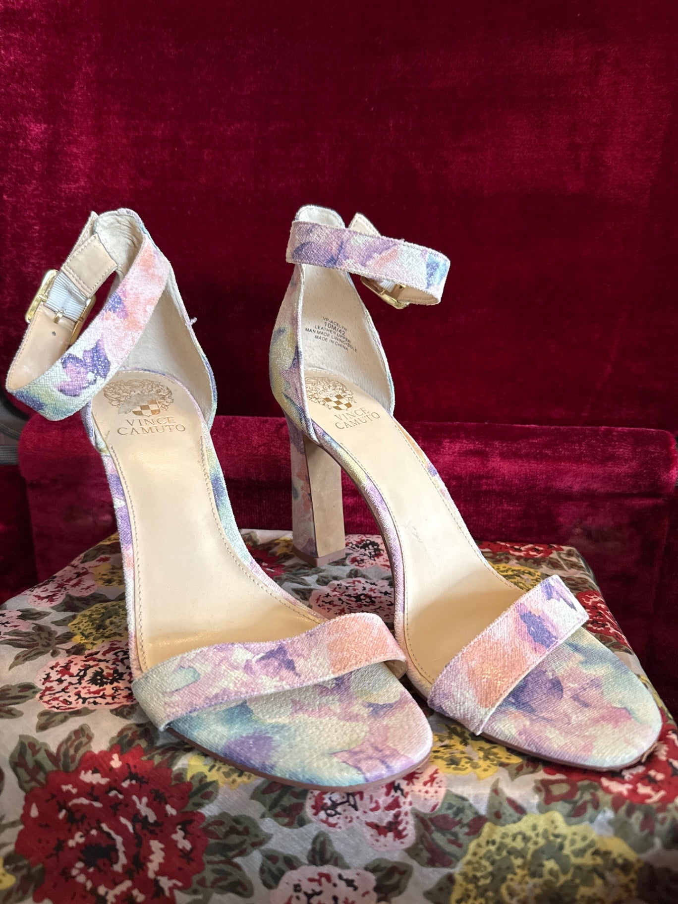 Vince Camuto Watercolor Floral Block Heel Sandals Size 10M