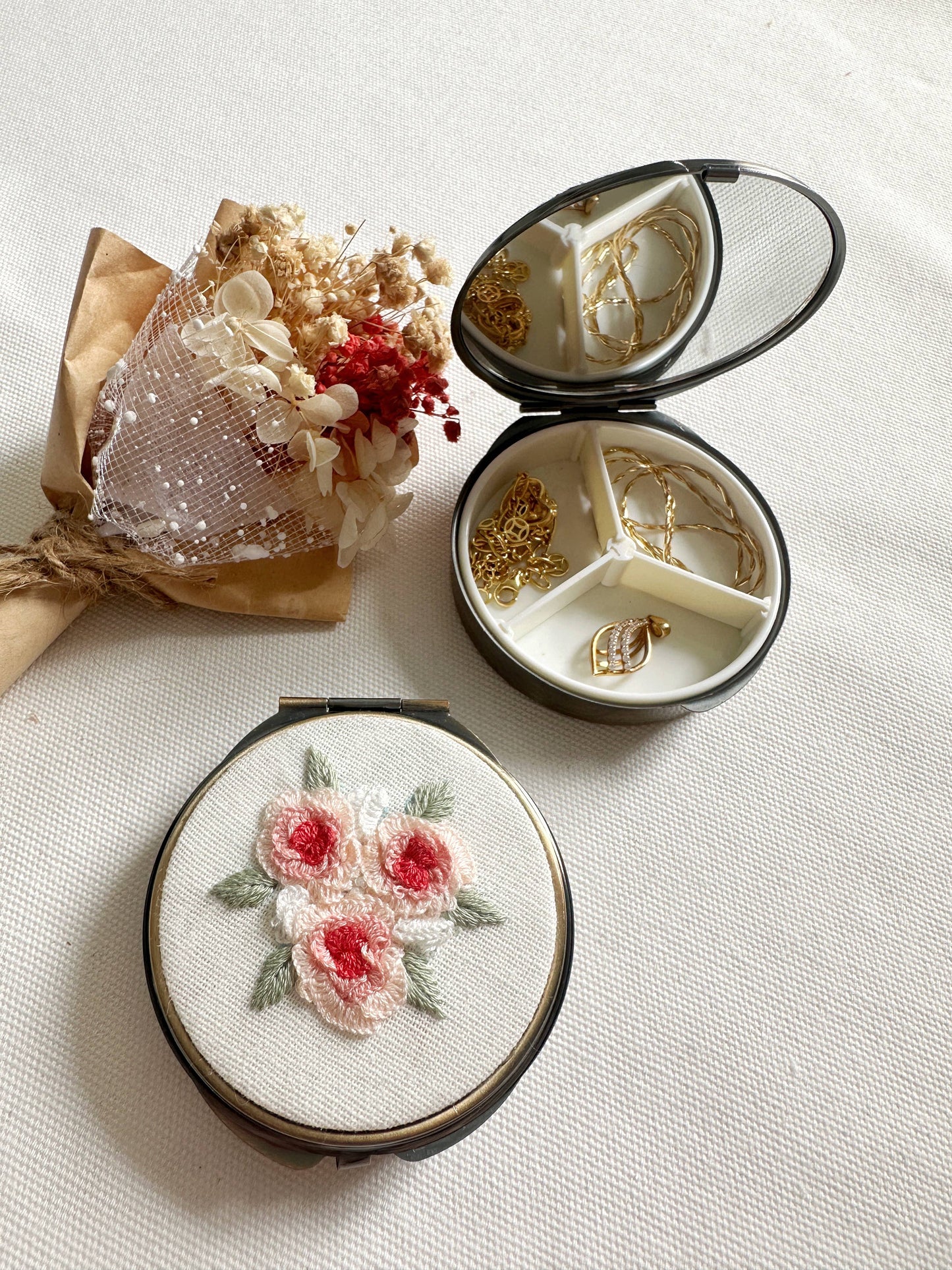 Quince Fables - Floral Embroidered Round Jewelry Box With Mirror (In Stock✅)