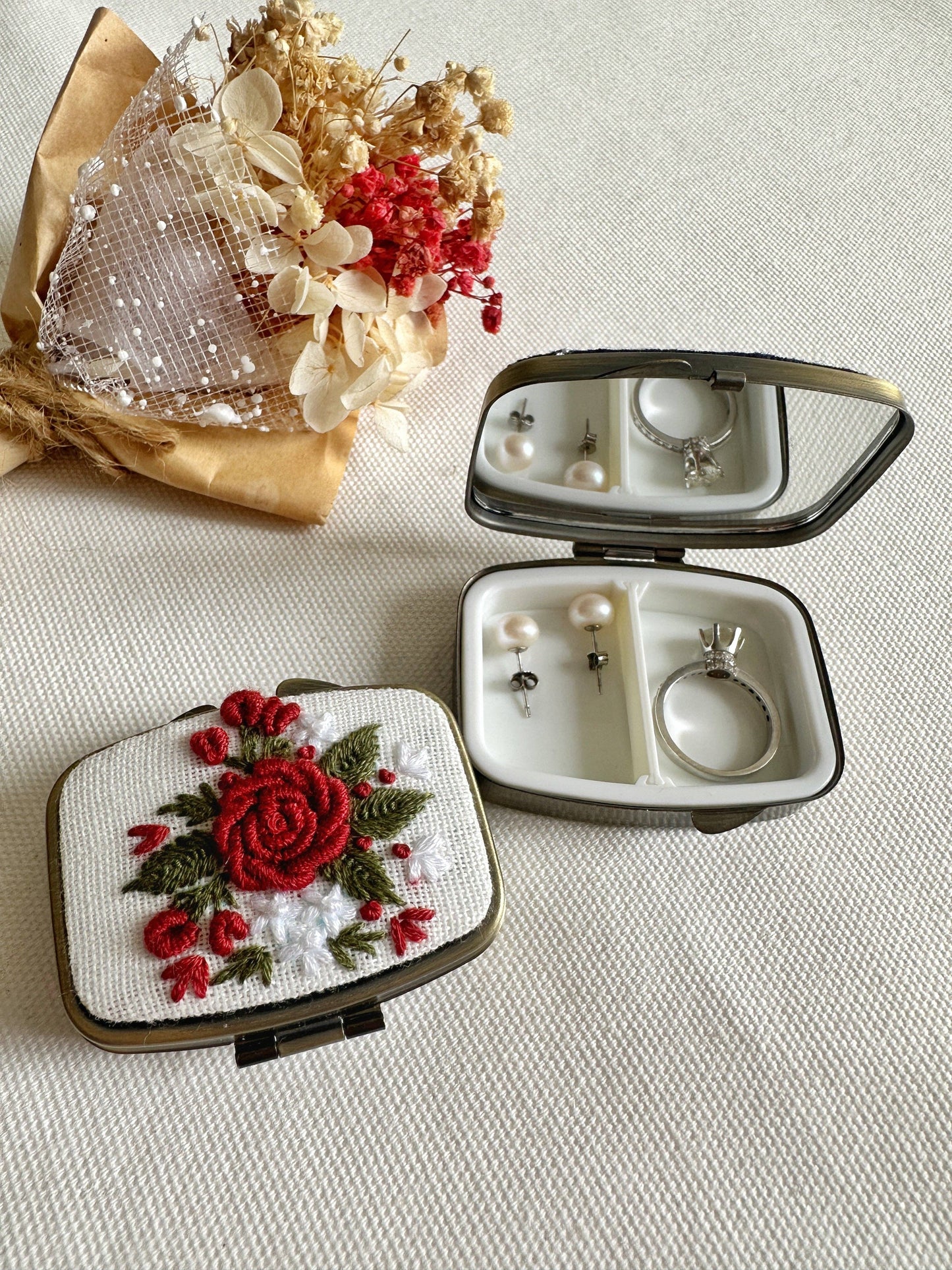 Quince Fables - Floral Embroidered Rectangle Mini Jewelry Box With Mirror ✅