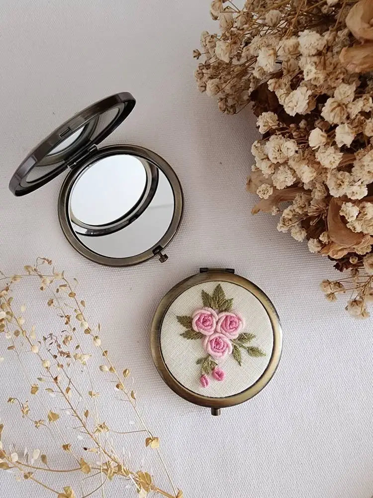 Quince Fables - Floral Embroidered Compact Mirror, Collection Sophia ✅