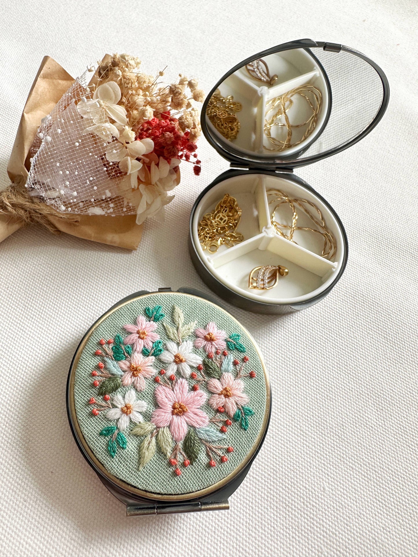 Quince Fables - Floral Embroidered Round Jewelry Box With Mirror (In Stock✅)