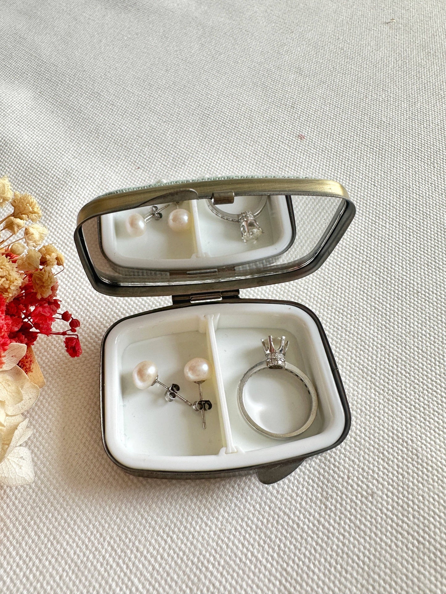 Quince Fables - Floral Embroidered Rectangle Mini Jewelry Box With Mirror ✅