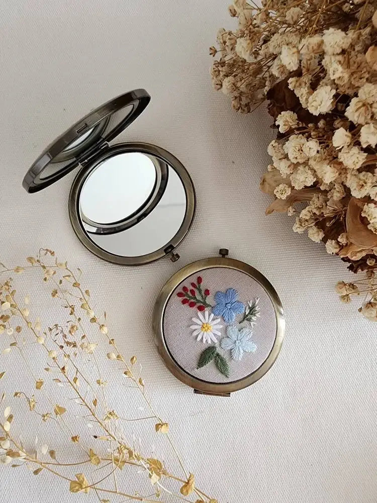 Quince Fables - Floral Embroidered Compact Mirror, Collection Sophia ✅