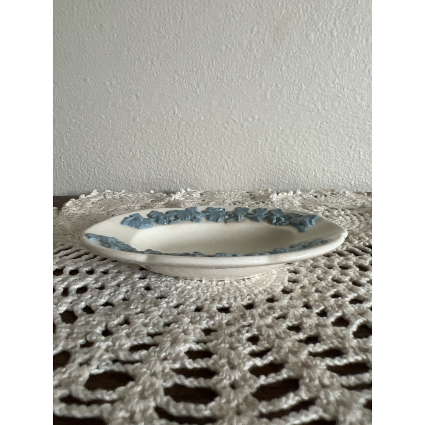Of Etruria & Barlaston Wedgwood Embossed Queensware Small Oval Dish