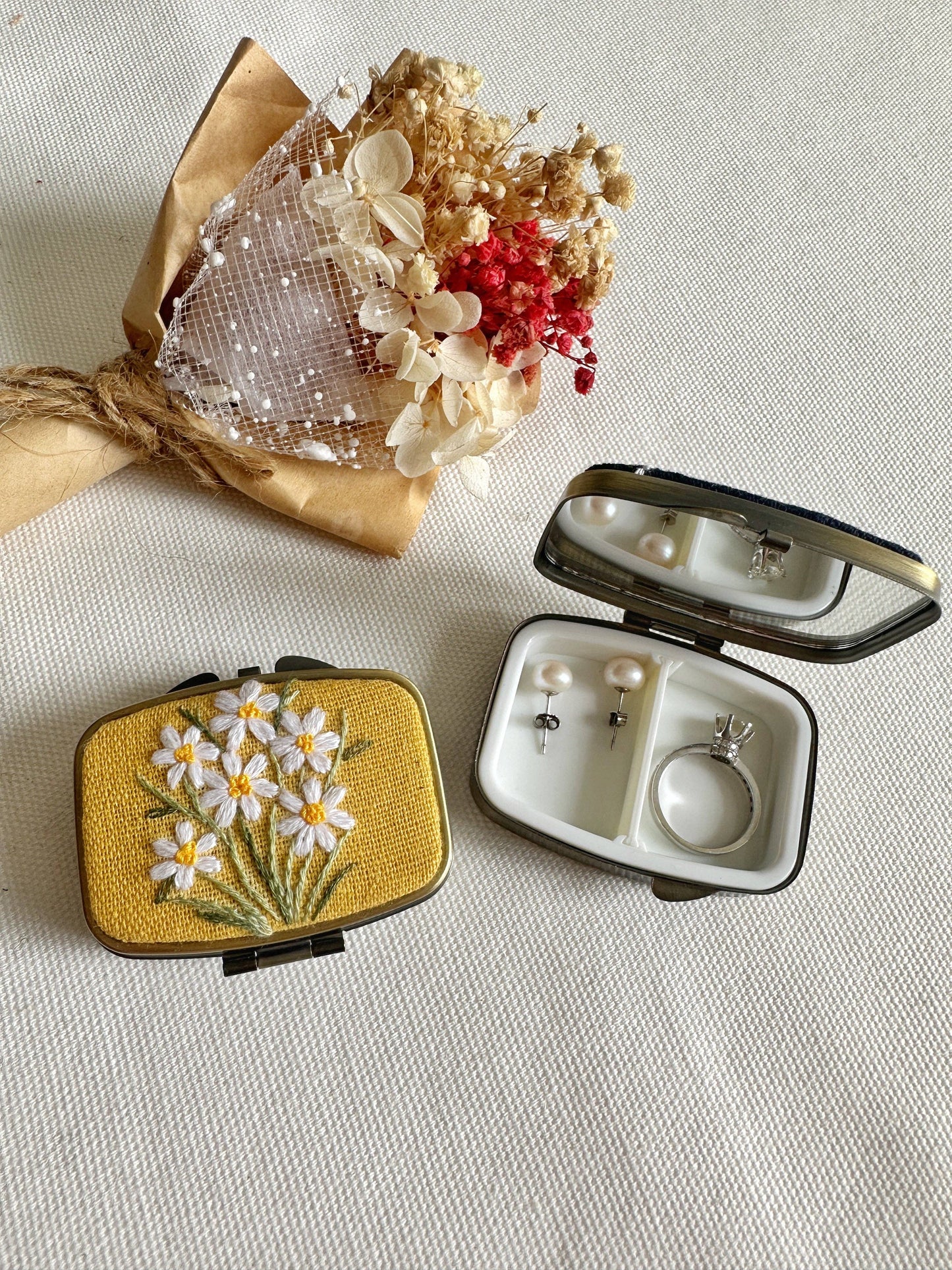 Quince Fables - Floral Embroidered Rectangle Mini Jewelry Box With Mirror ✅
