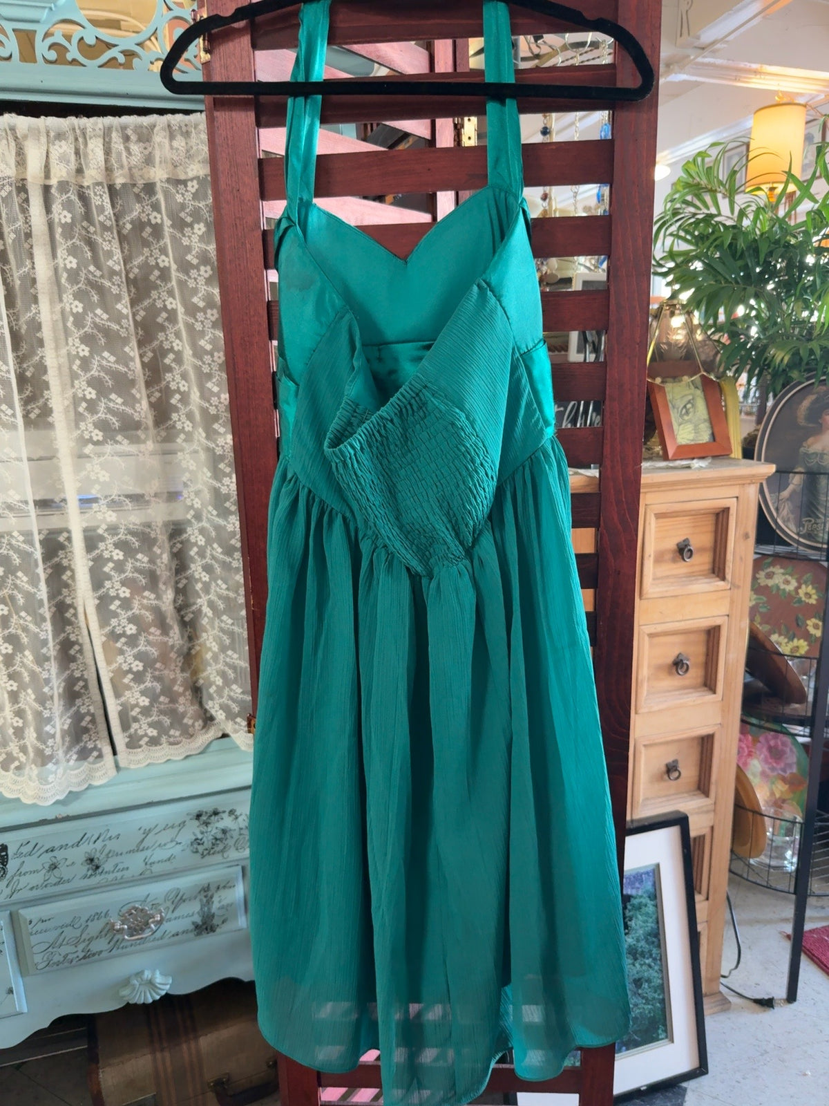 Kratia emerald green halter formal dress in women’s size medium.