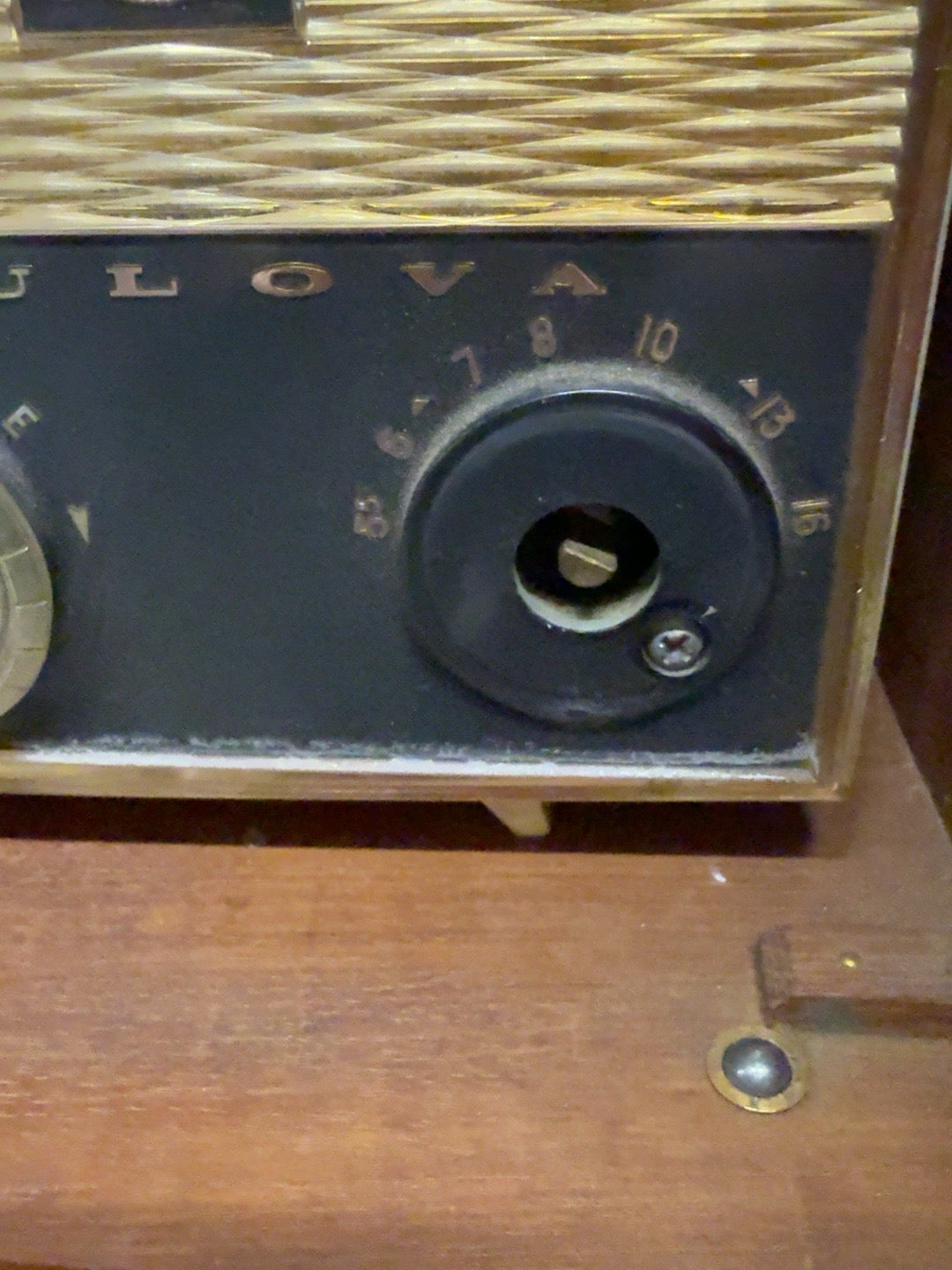 Vintage Bulova Model 100 AM Tube Alarm Clock Radio