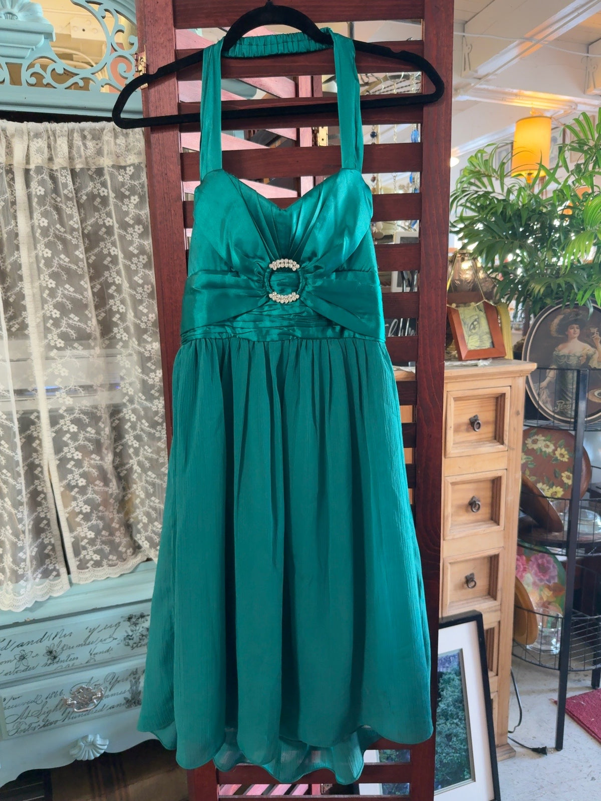Kratia emerald green halter formal dress in women’s size medium.