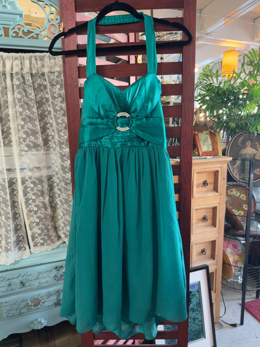 Kratia emerald green halter formal dress in women’s size medium.