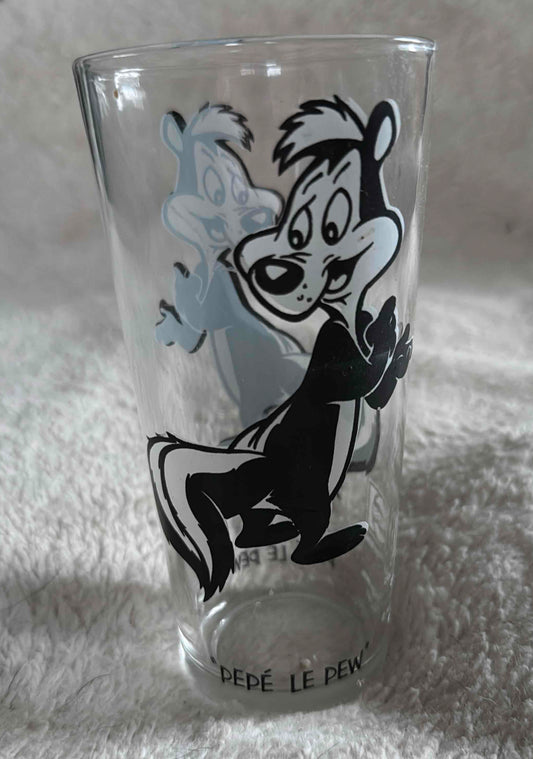 1973 Vintage Pepsi Collectible Looney Tunes Glass Tumbler "Pepe Le Pew."