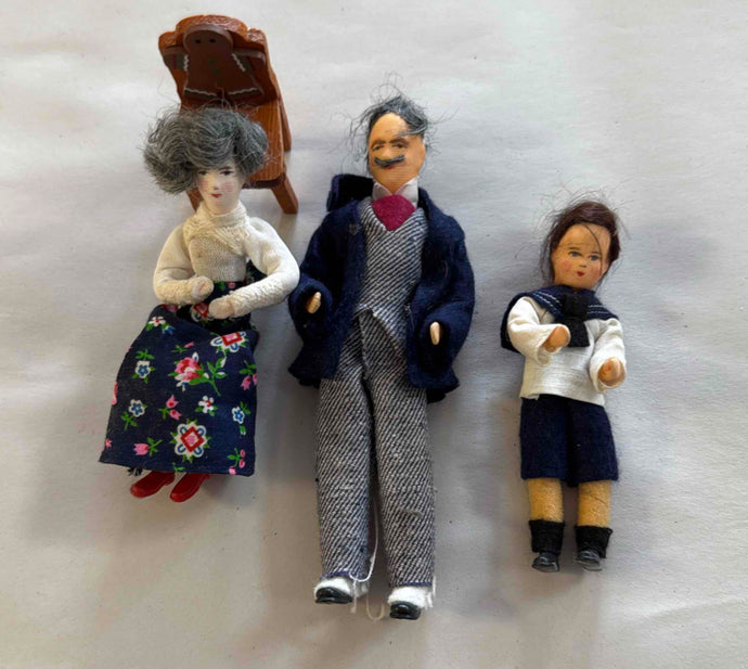 Vintage Erna Meyer Doll family.