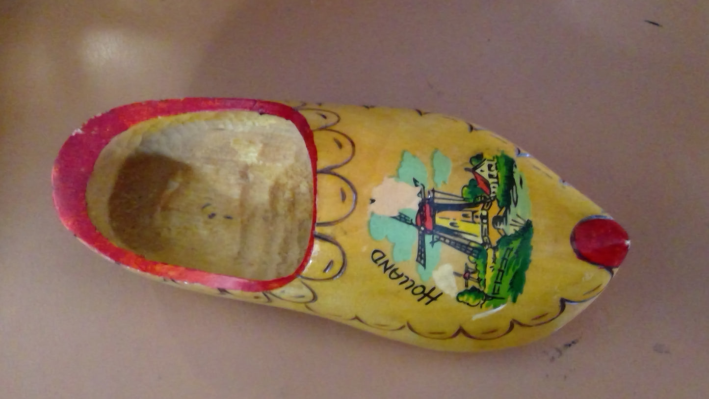 Vintage Hand-Painted Holland Wooden Clog Wall Pocket – Dutch Windmill Souvenir
