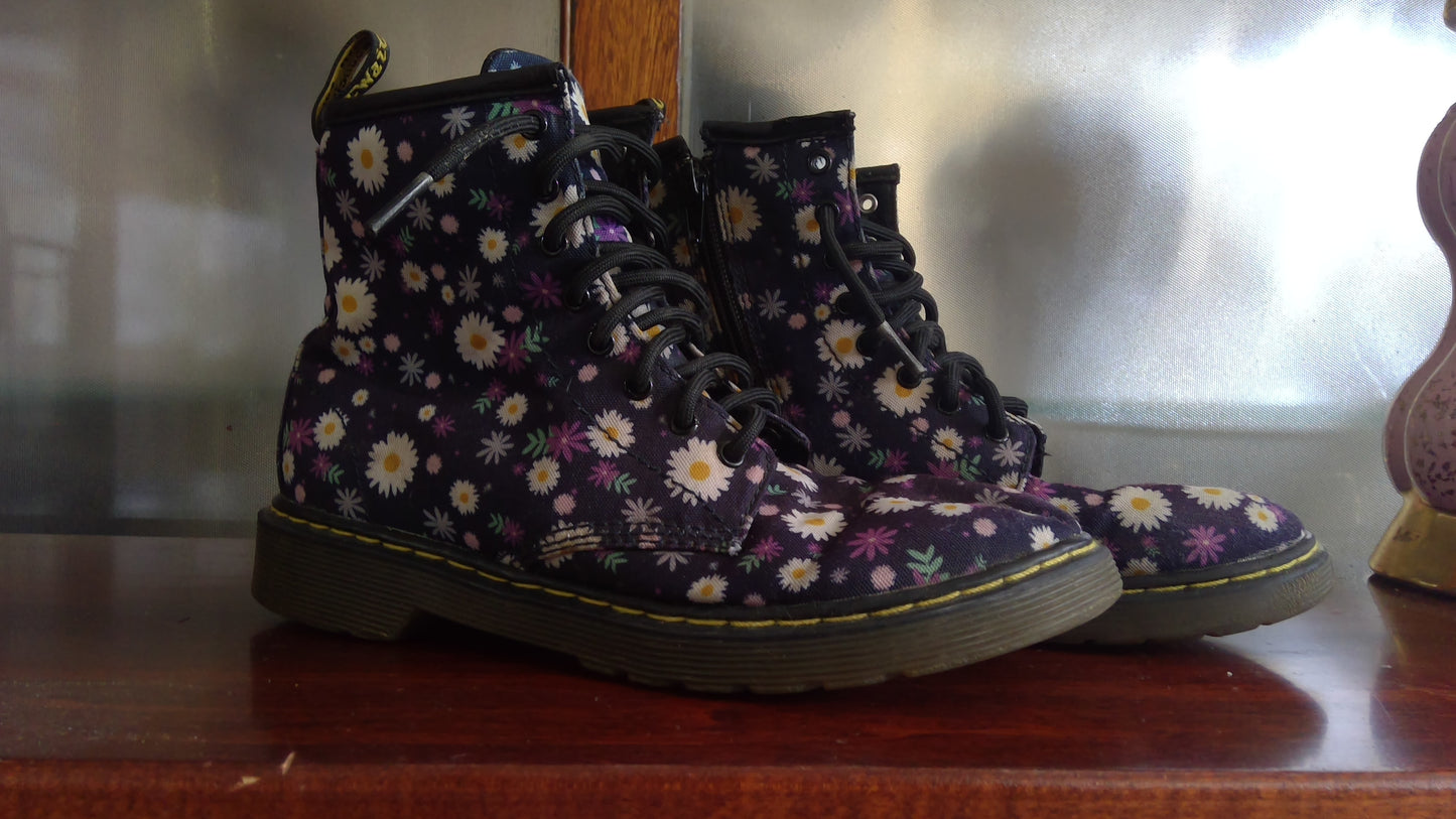 Dr. Martens Delaney Daisy Boots | Black Floral Pattern | Women’s US 4