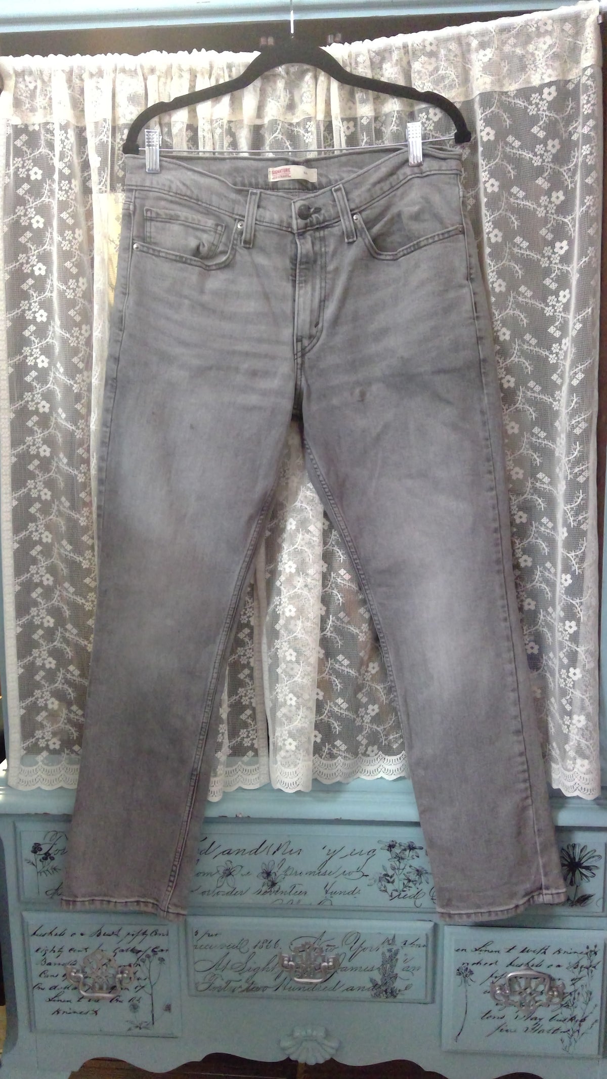 Levi’s Signature High-Waisted Slim Fit Jeans