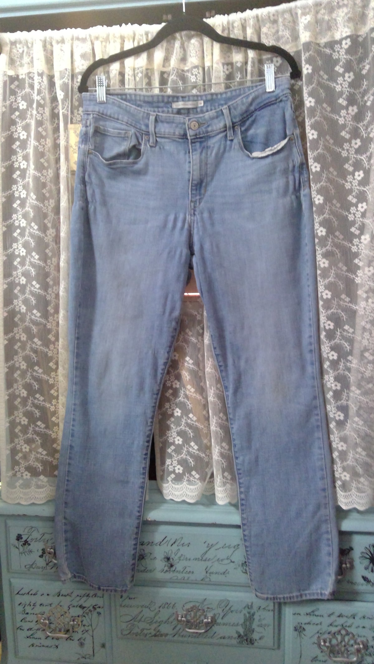Levi’s Classic Mid-Rise Skinny Jeans