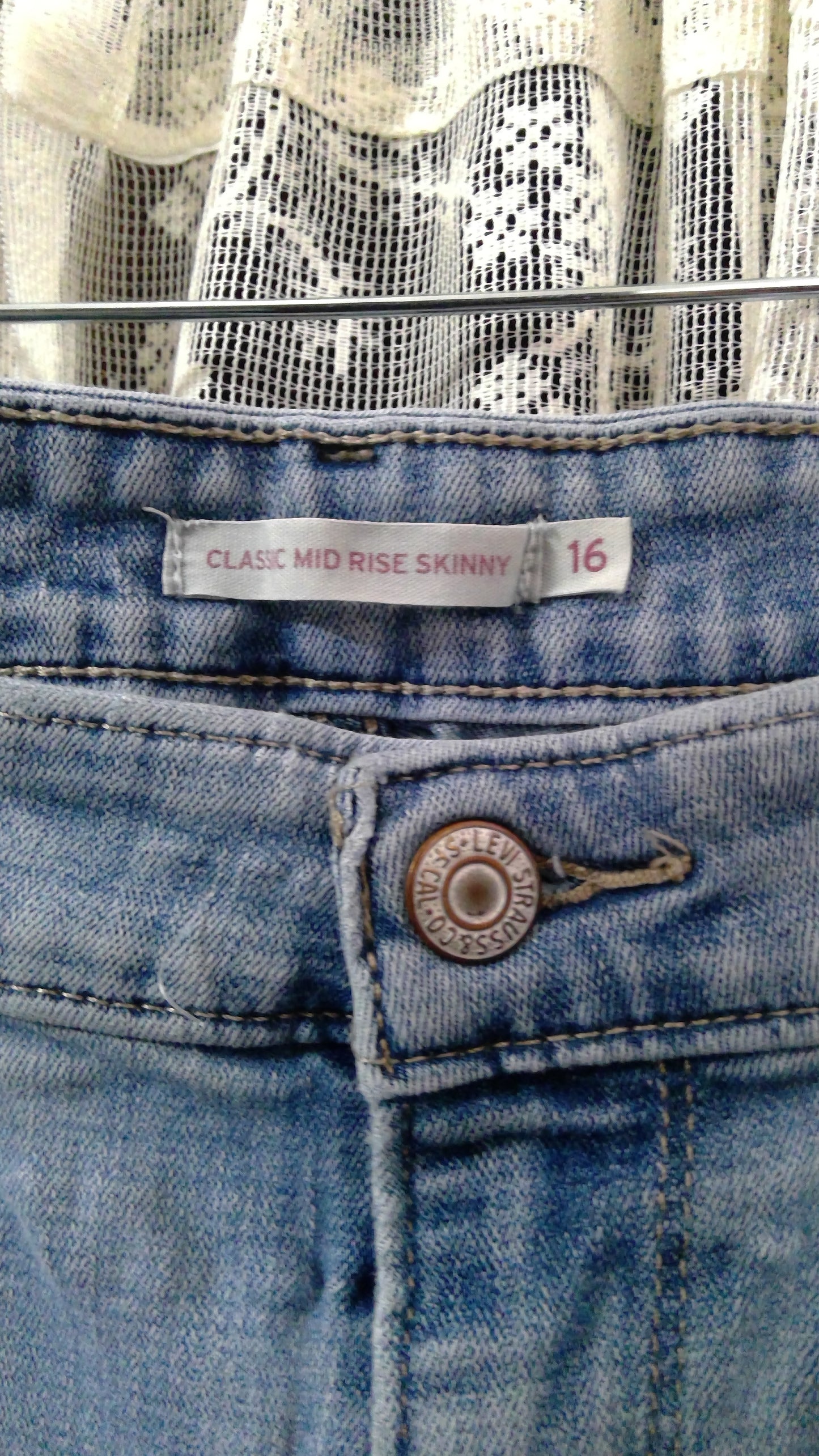 Levi’s Classic Mid-Rise Skinny Jeans