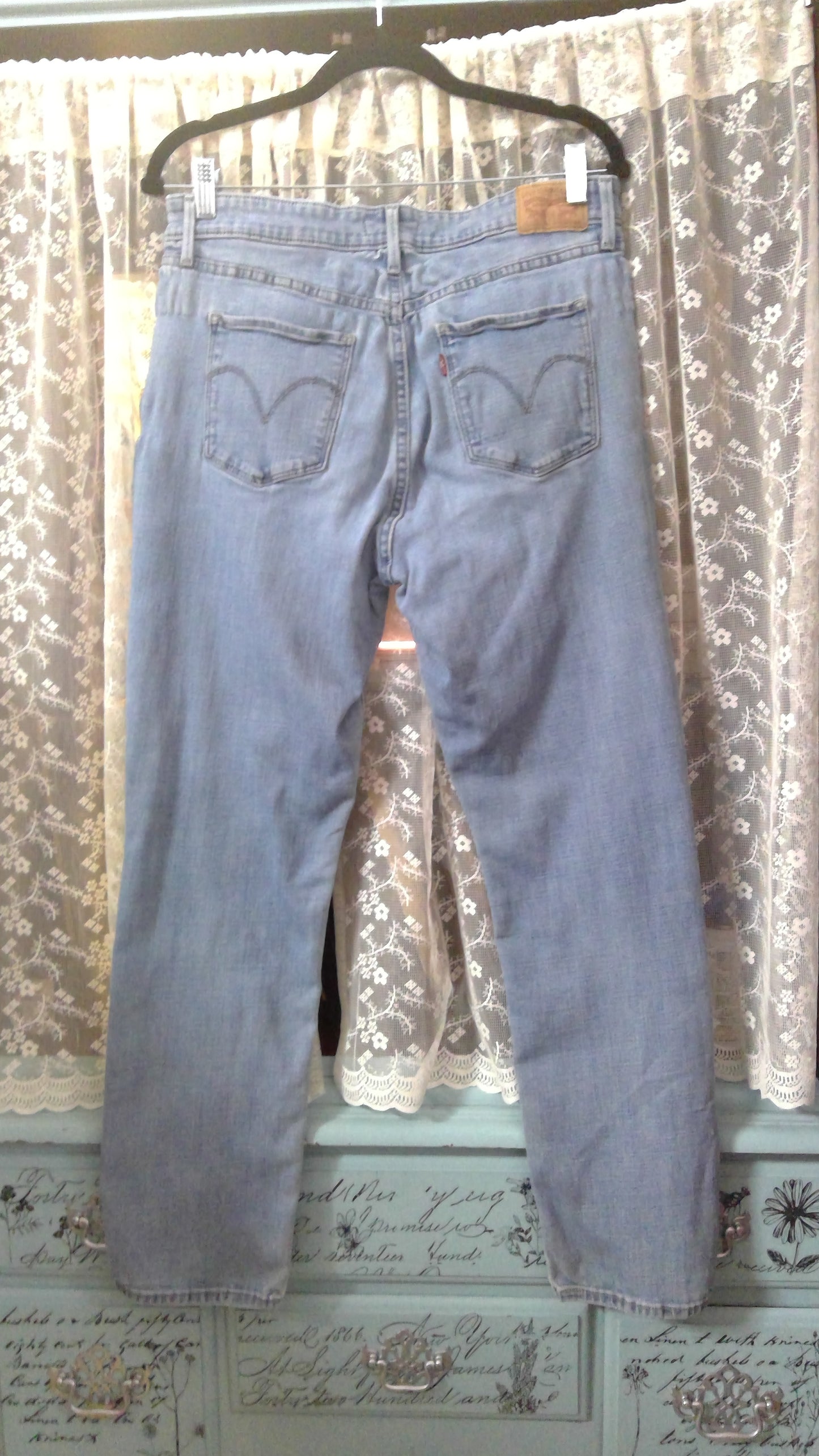 Levi’s Classic Mid-Rise Skinny Jeans