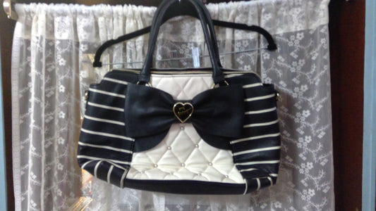 Betsey Johnson Vintage 2000s Black & White Quilted Bow Satchel