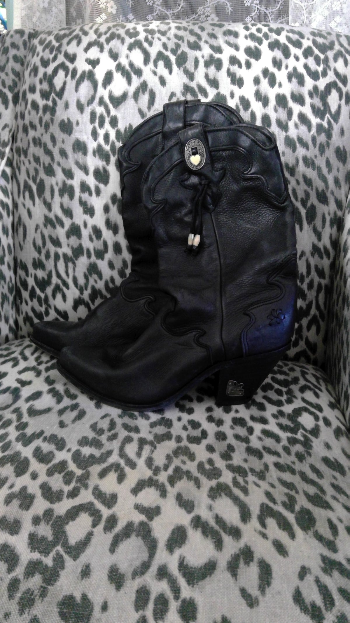 Vintage 1980s Zodiac Black Leather Cowgirl Boots with White Hearts