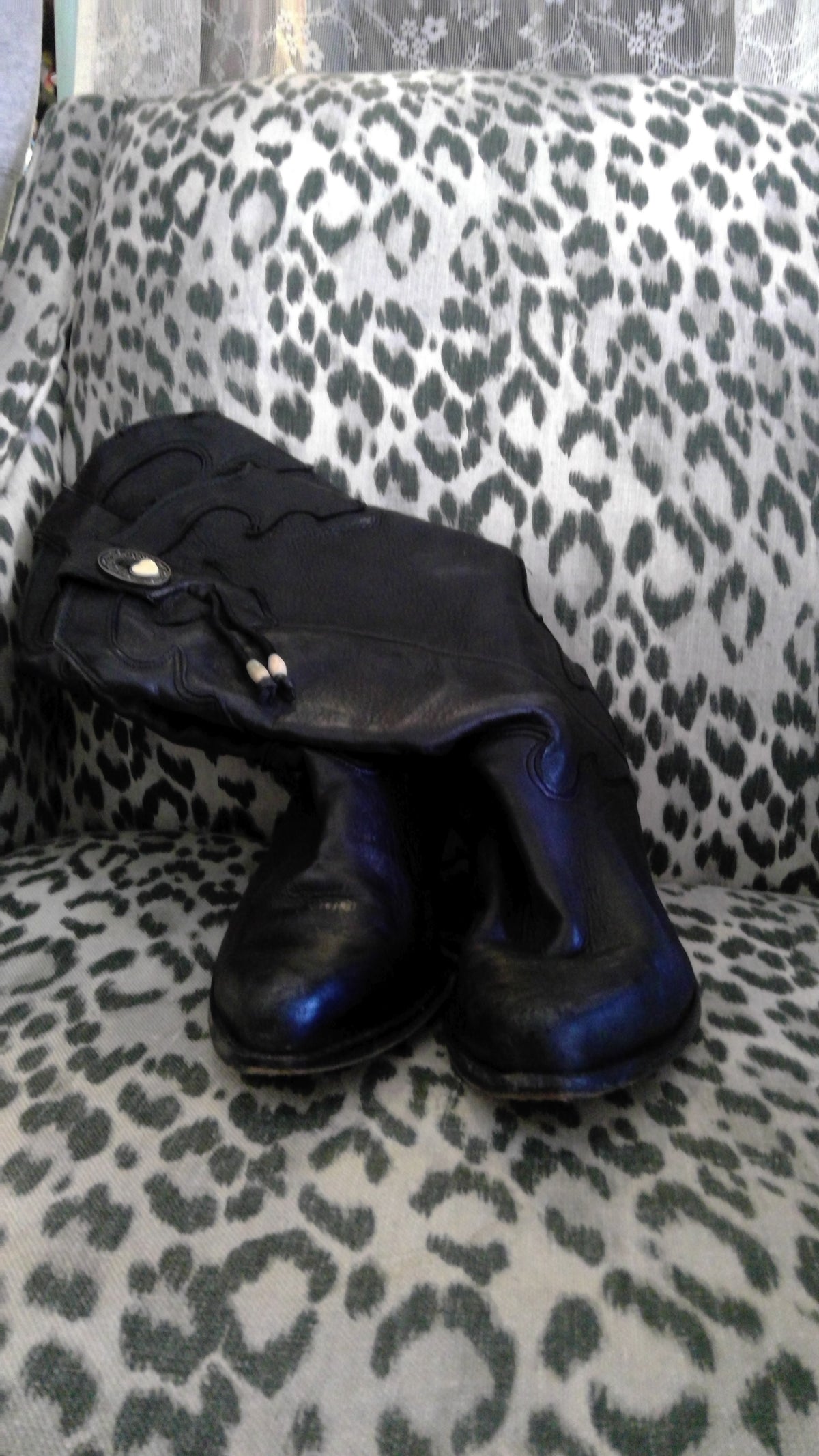 Vintage 1980s Zodiac Black Leather Cowgirl Boots with White Hearts