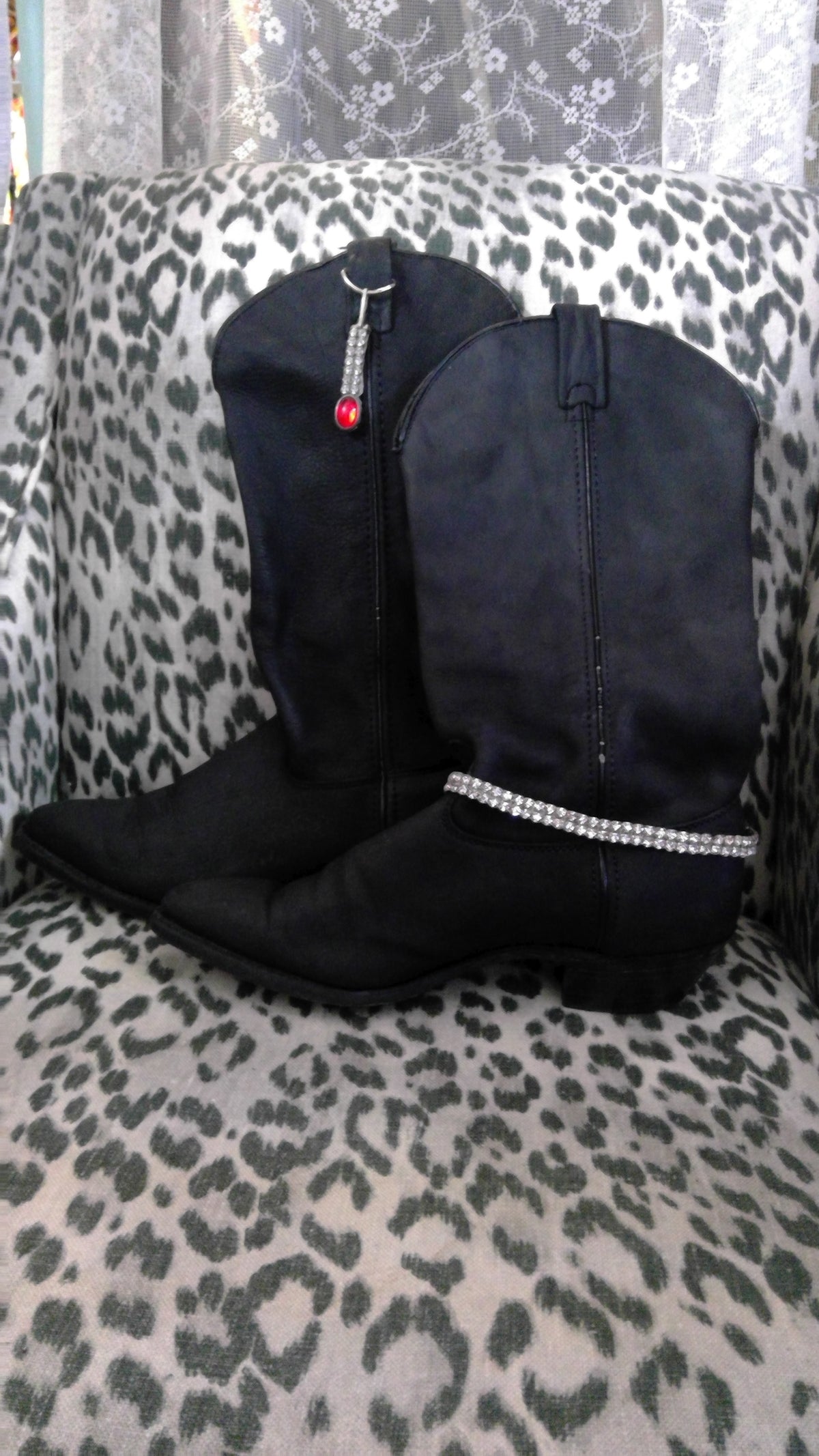 Vintage Black Cowgirl Boots with Rhinestone & Red Diamond Accents – Size 8