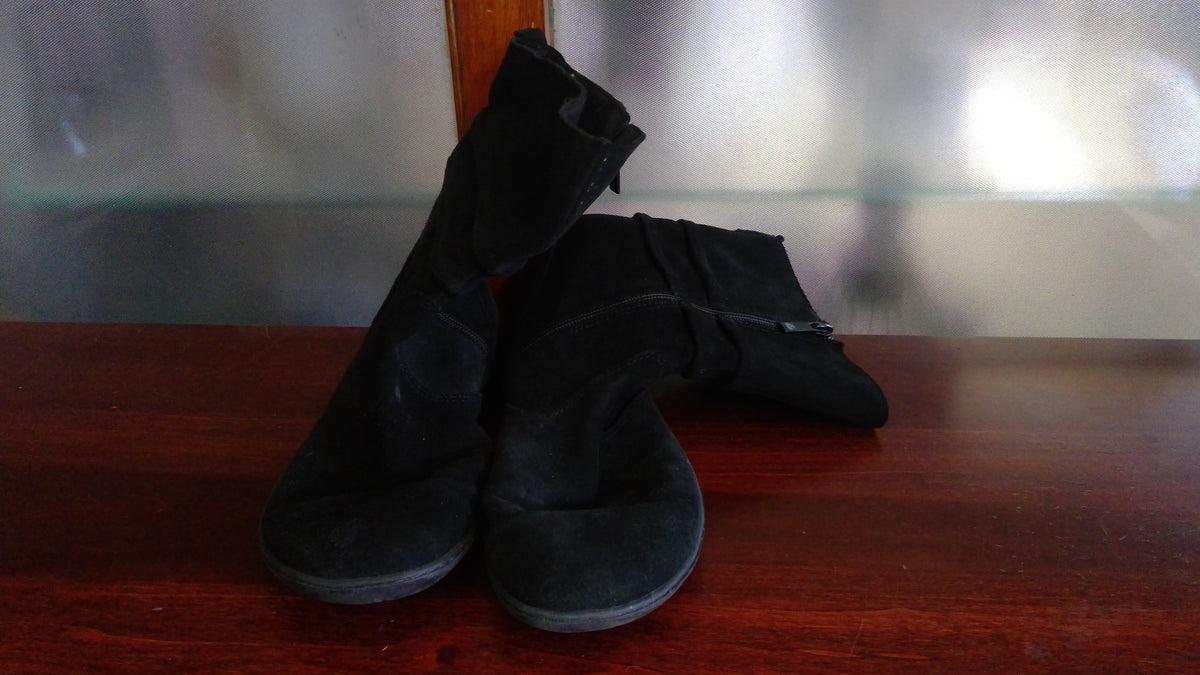 Groundies Black Suede Slouch Boots – Size 8, Warm Wool Lined