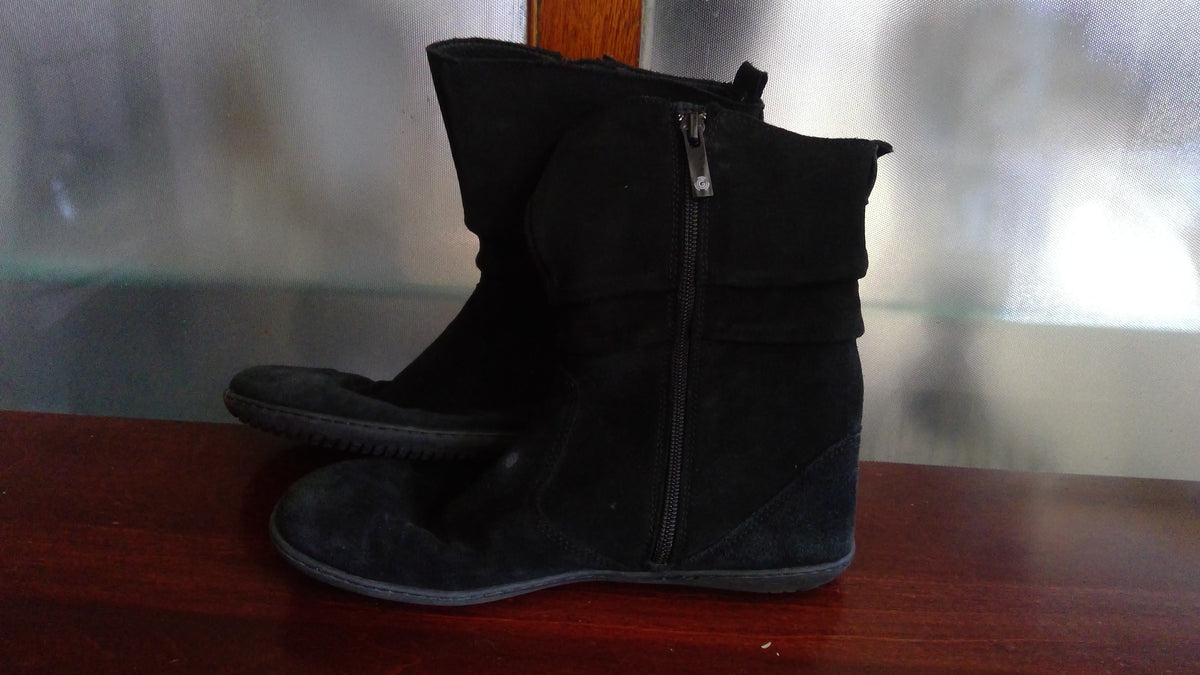 Groundies Black Suede Slouch Boots – Size 8, Warm Wool Lined