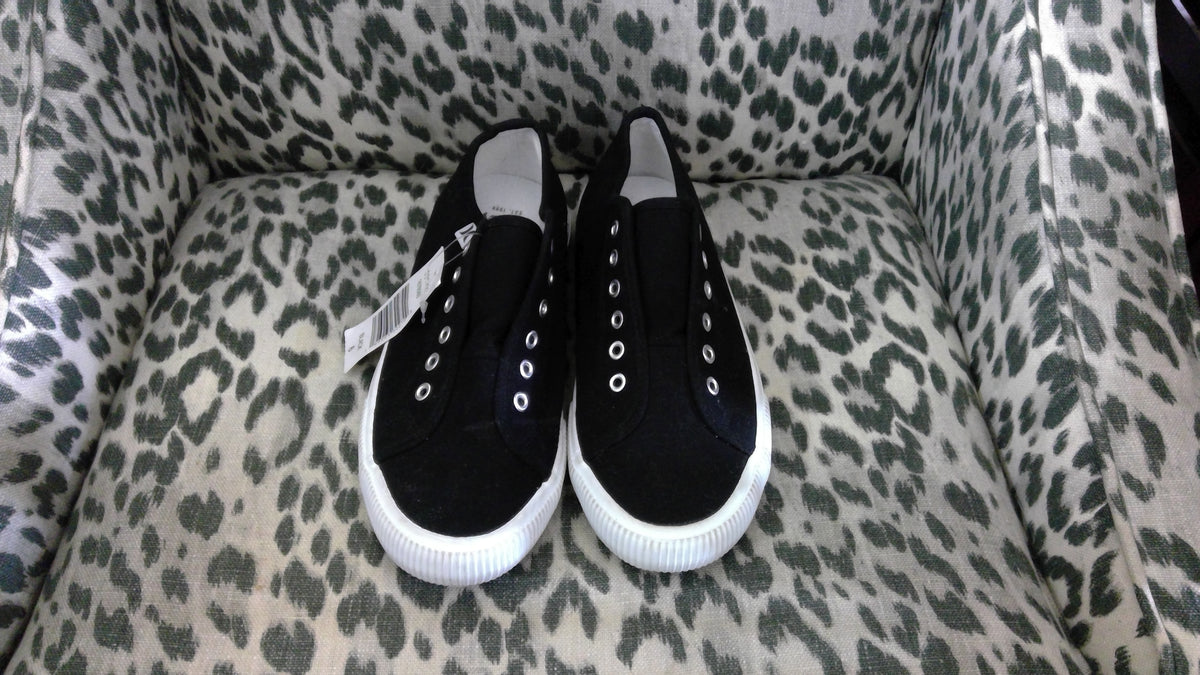 Hurley Women’s Slip-On Canvas Sneakers – Size 6 NWT