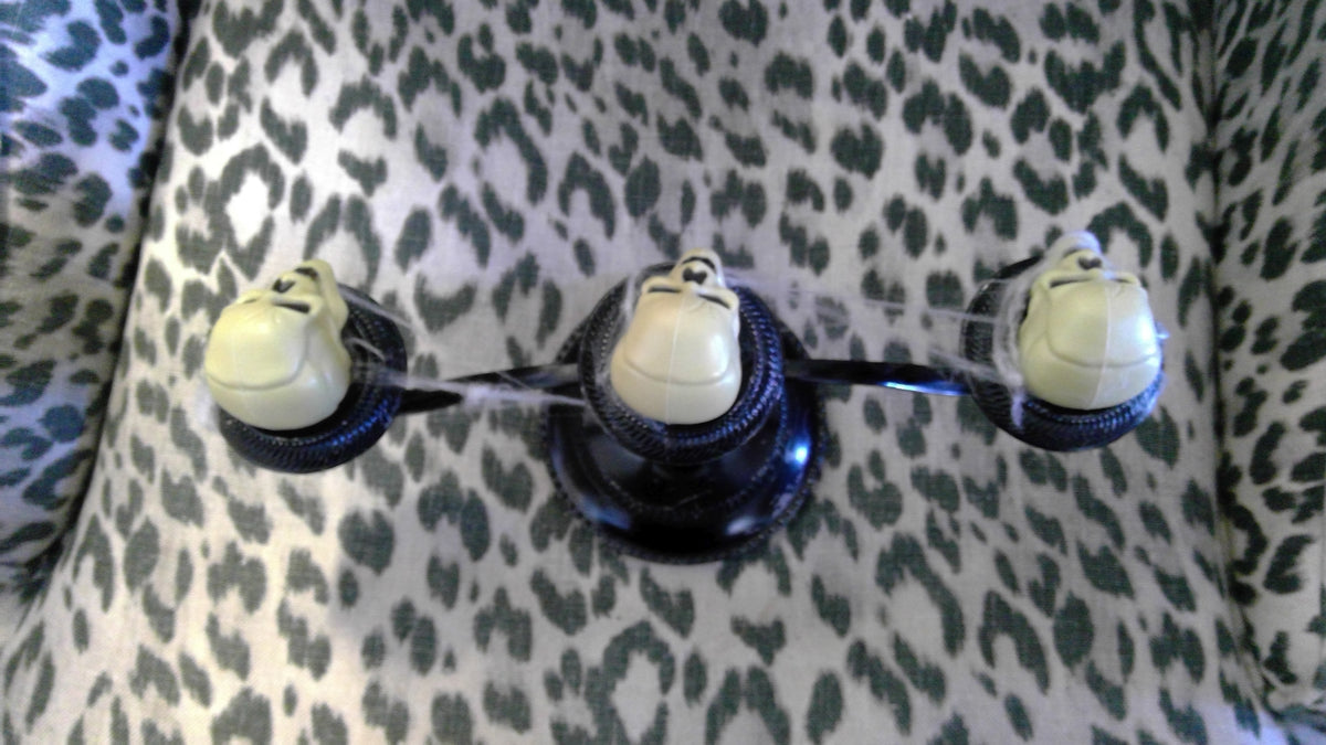 DIY Halloween Skull Candelabra