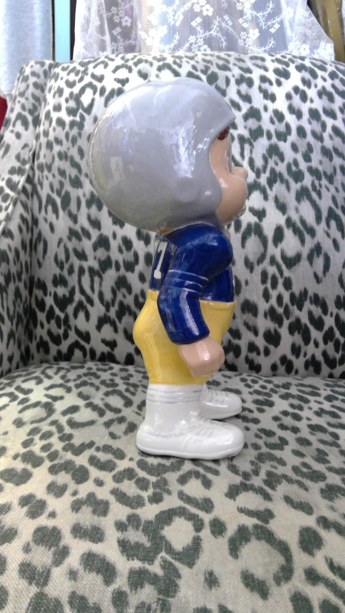 Vintage 1970s Atlantic Mold Smiley Football Player Ceramic Figurine – 12"