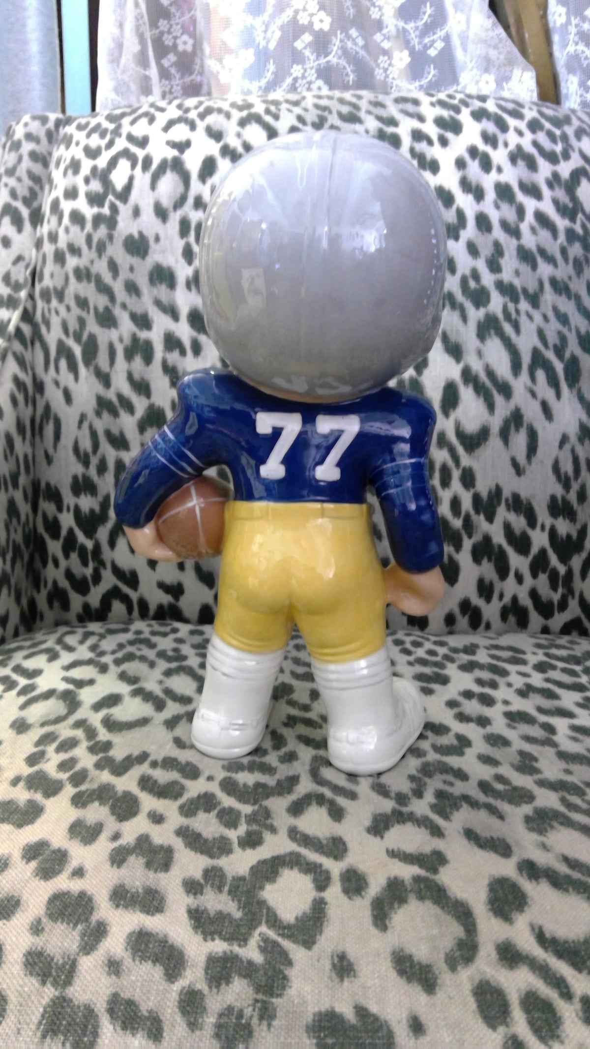 Vintage 1970s Atlantic Mold Smiley Football Player Ceramic Figurine – 12"