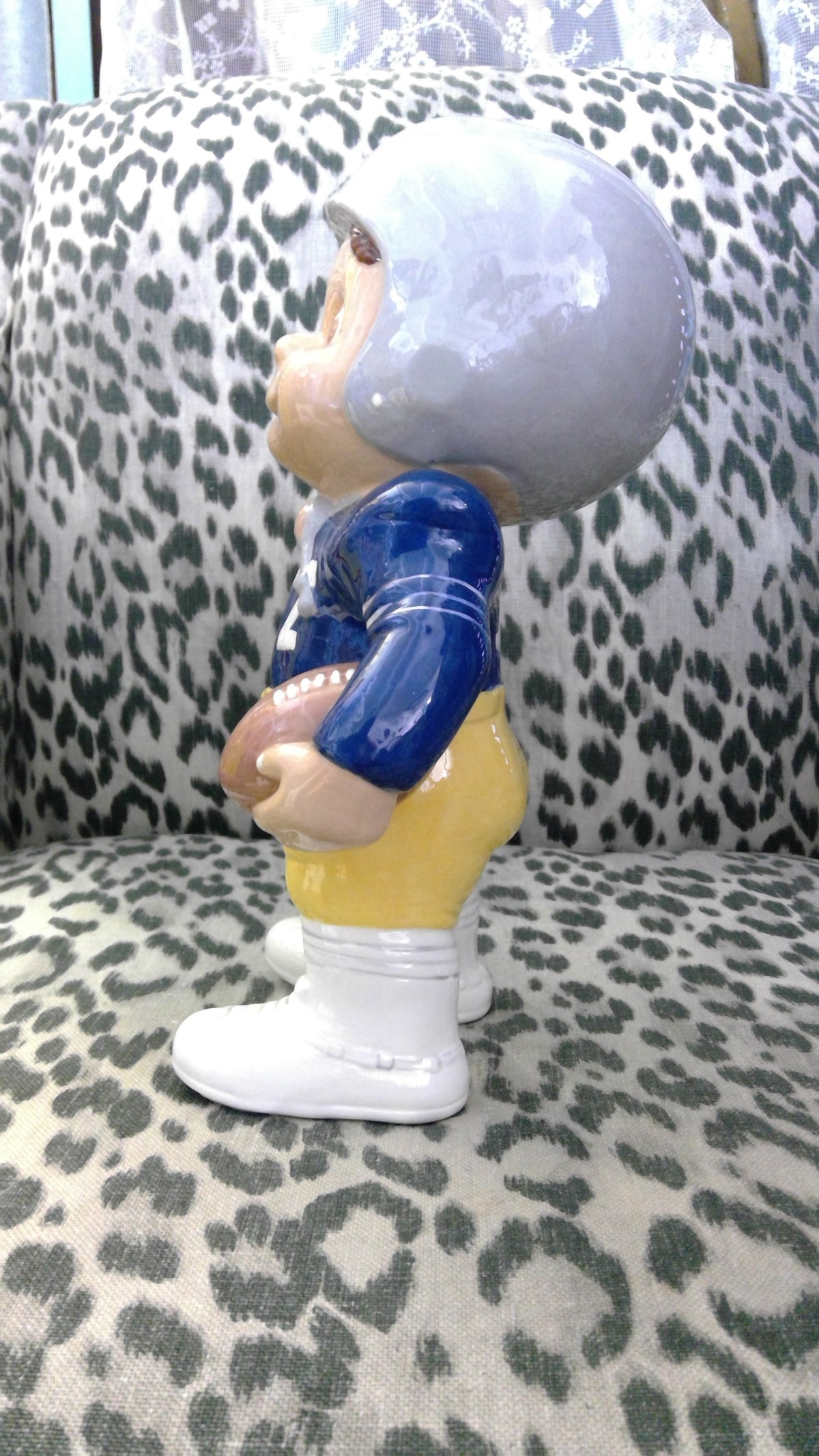Vintage 1970s Atlantic Mold Smiley Football Player Ceramic Figurine – 12"
