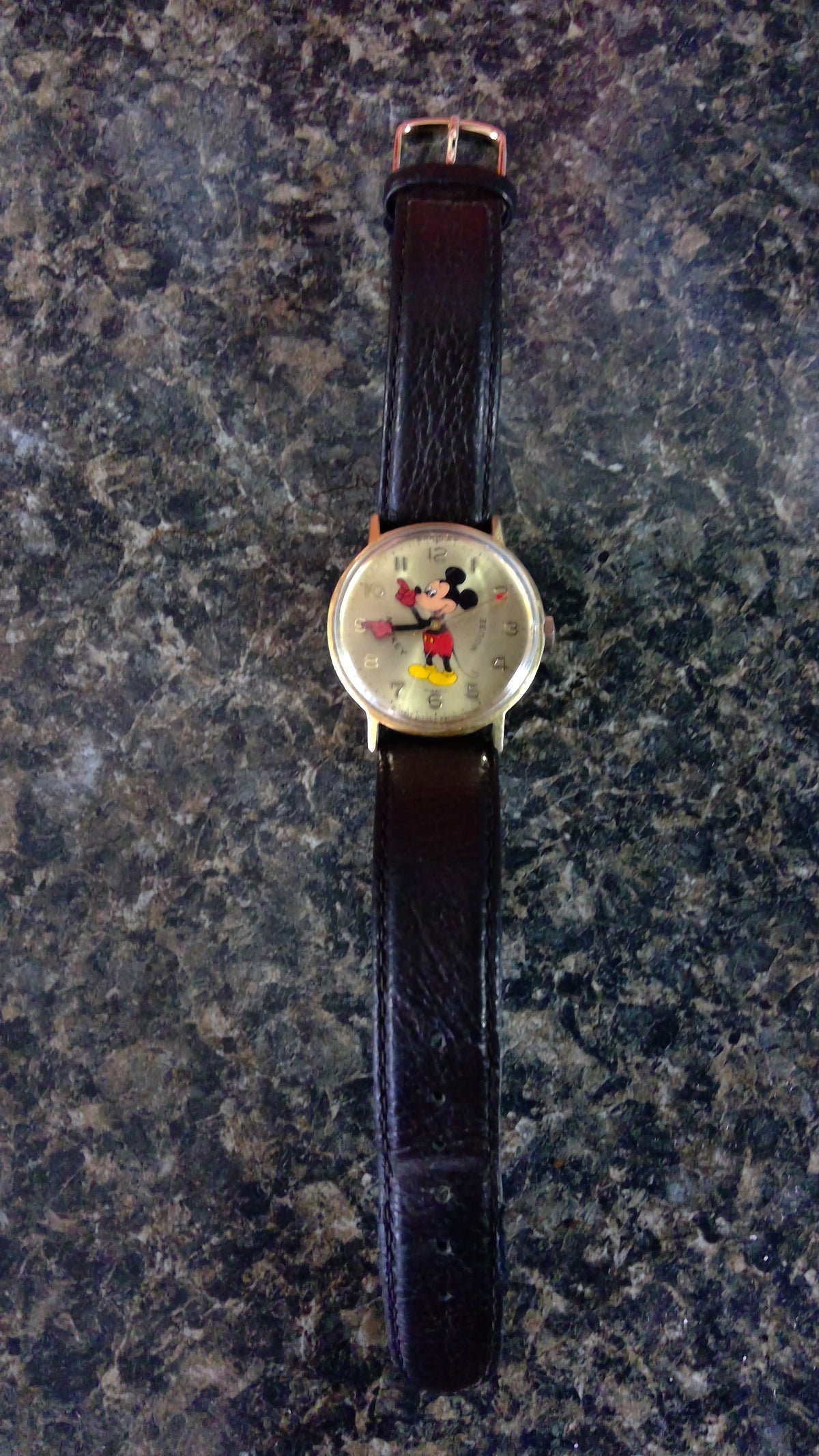 Vintage 1980s Lorus Mickey Mouse Quartz Wristwatch – Stainless Steel & Genuine Leather
