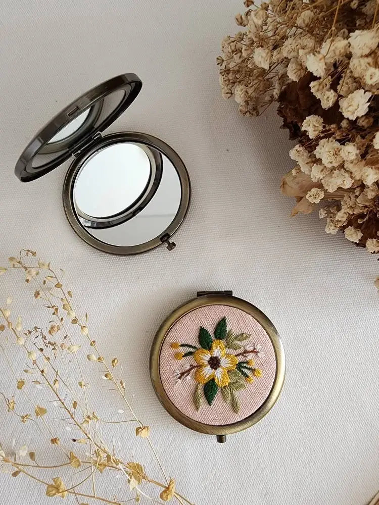 Quince Fables - Floral Embroidered Compact Mirror, Collection Sophia ✅
