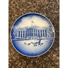 Load image into Gallery viewer, Bing and Grondahl The American Christmas Heritage 5-1/4” Plate
