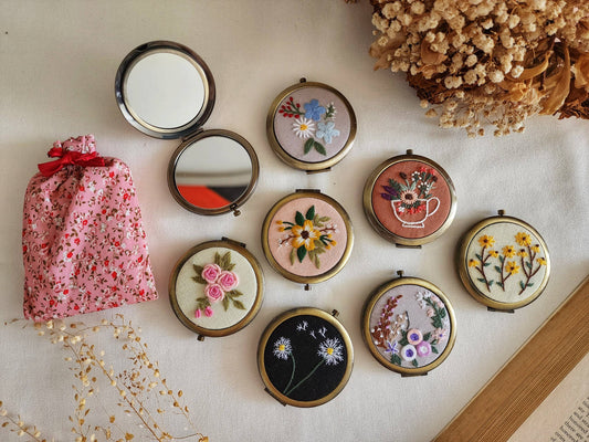 Quince Fables - Floral Embroidered Compact Mirror, Collection Sophia ✅